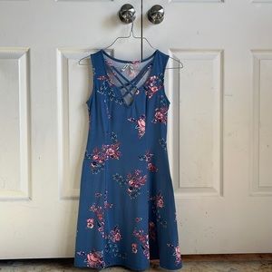 Juniors sleevless dress. Size XS and blue with floral design.
